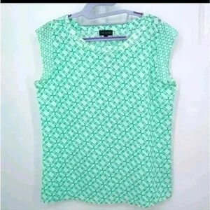 🌻THE LIMITED GREEN TOP